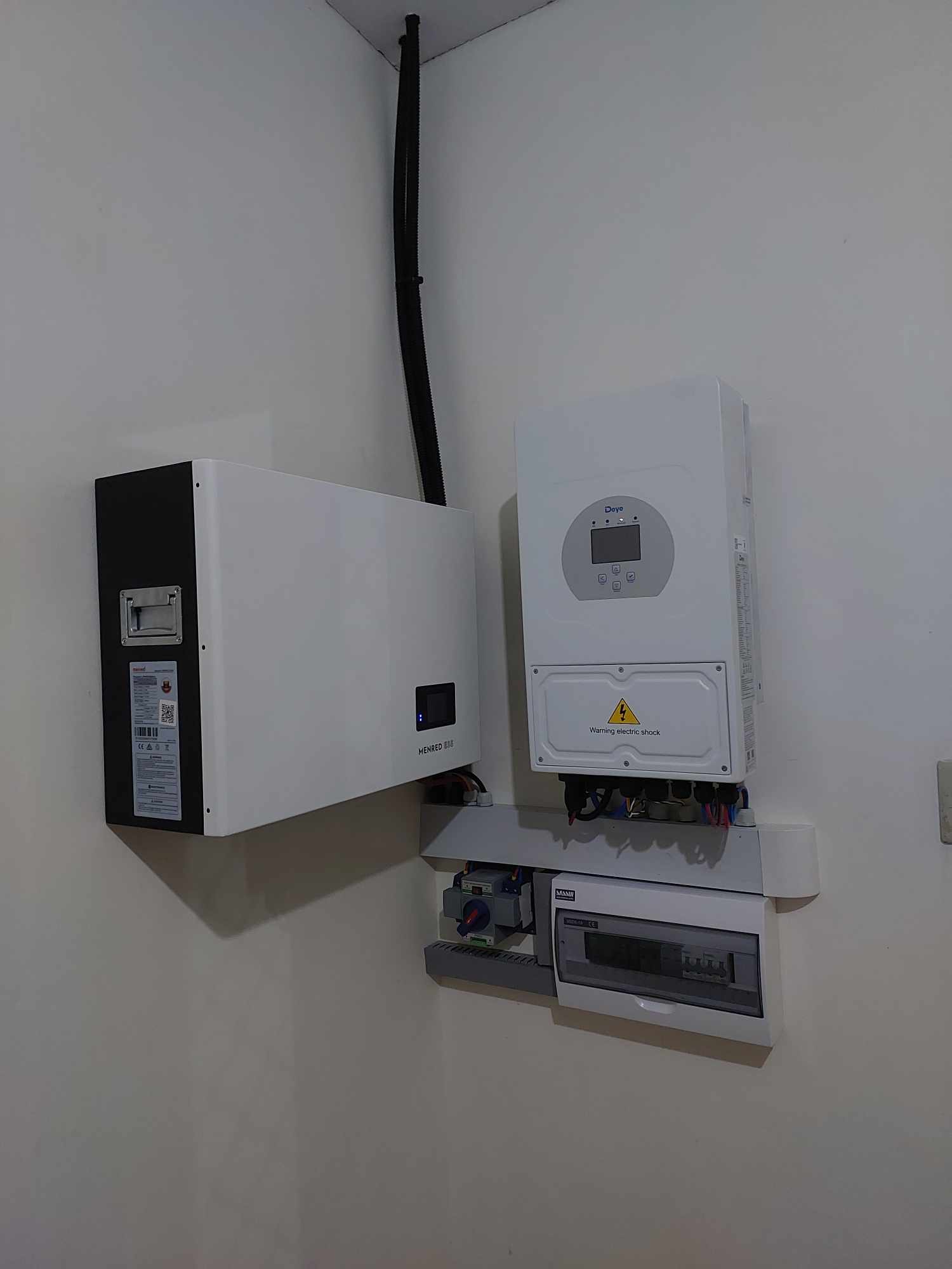 What is the efficiency of the deye 5kw hybrid inverter